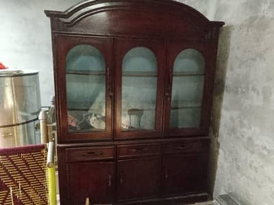 Showcase, and dressing table for sale!