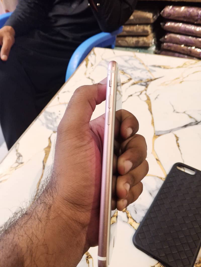 Apple iPhone 7 Plus 2