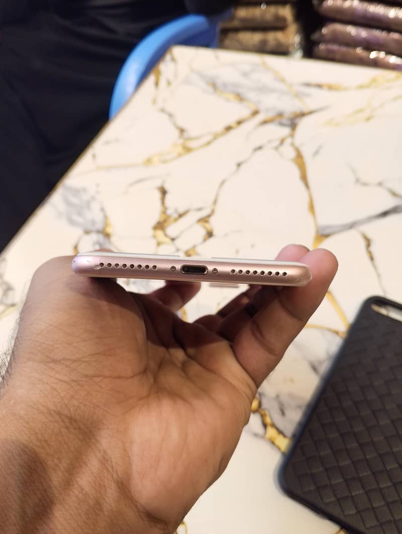 Apple iPhone 7 Plus 3