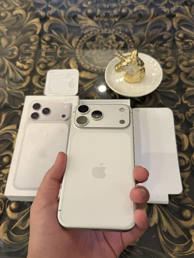 iPhone 17 Pro Max 256gb Silver with complete sim time!