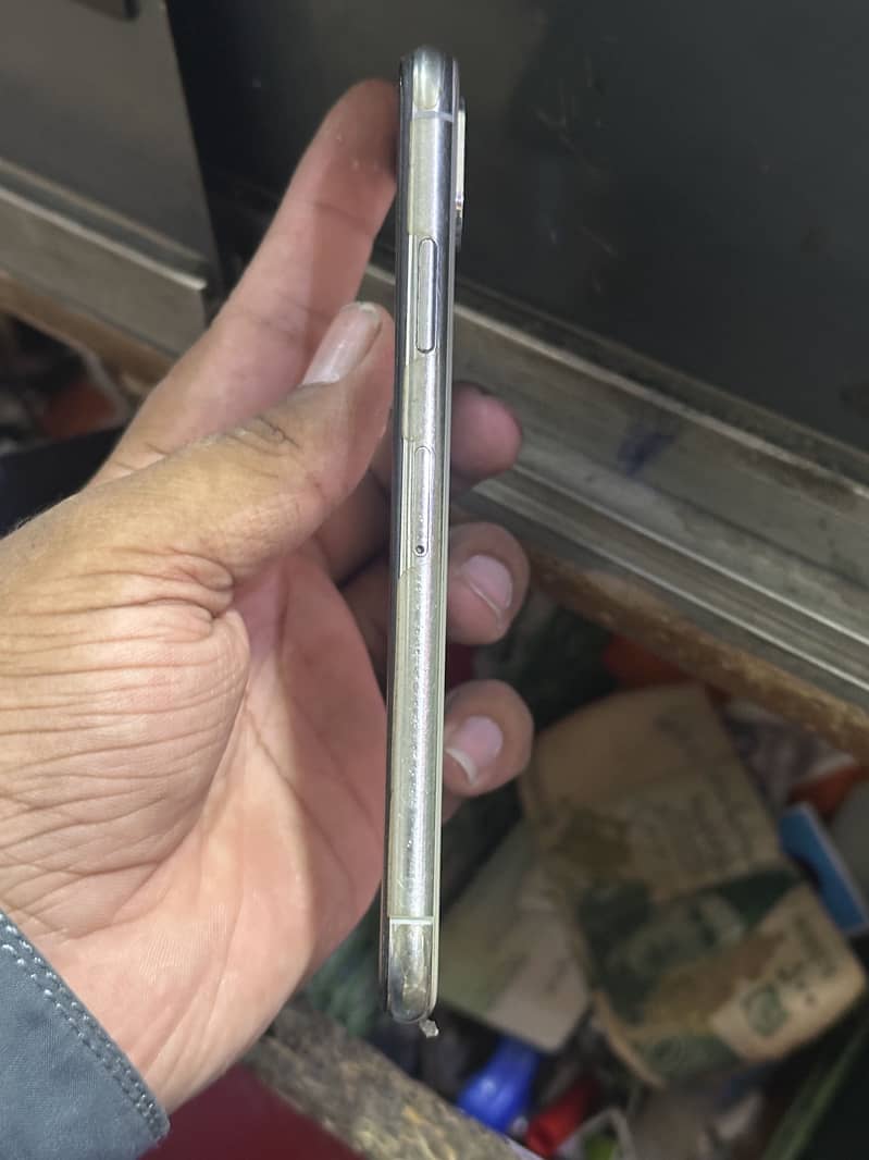 Apple iPhone X 3