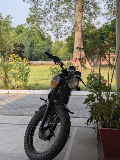 Suzuki GS 150 Converted Cafe Racer
