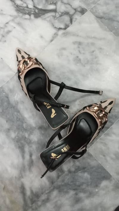 branded pointed shoes