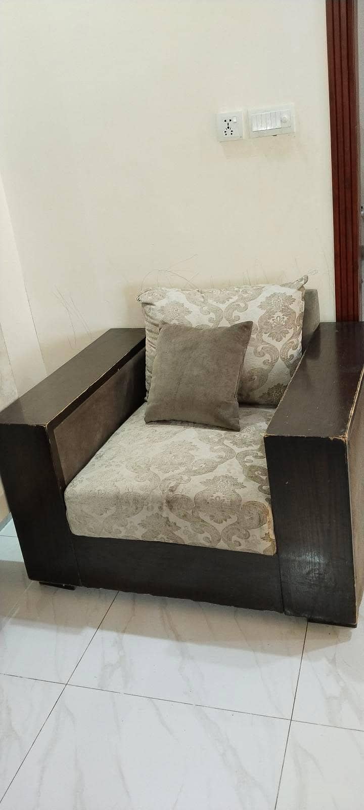 seater 3+2+1 plus table 1
