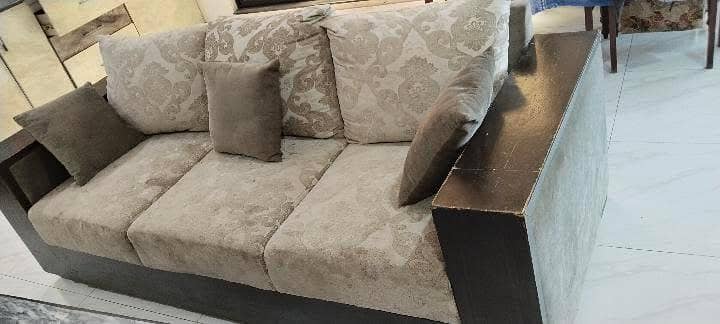 seater 3+2+1 plus table 2