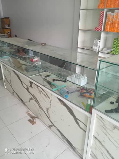 shop counters lush condition