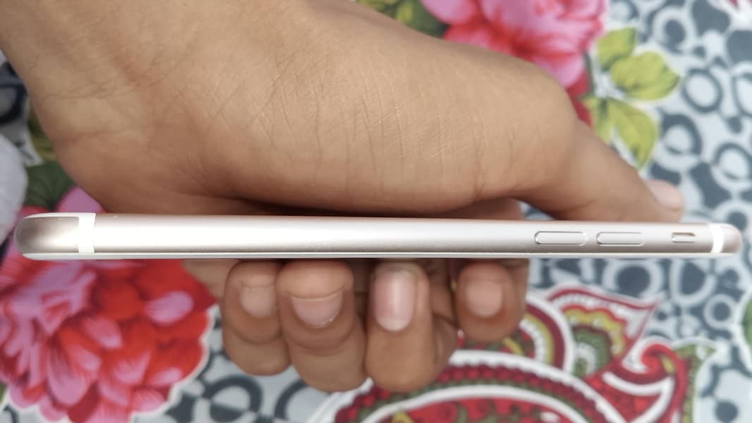 Apple iPhone 7 2