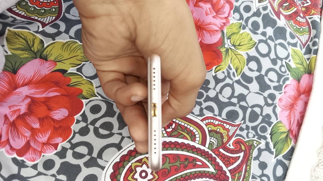 Apple iPhone 7 4