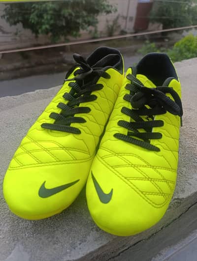 Nike studs Replica.