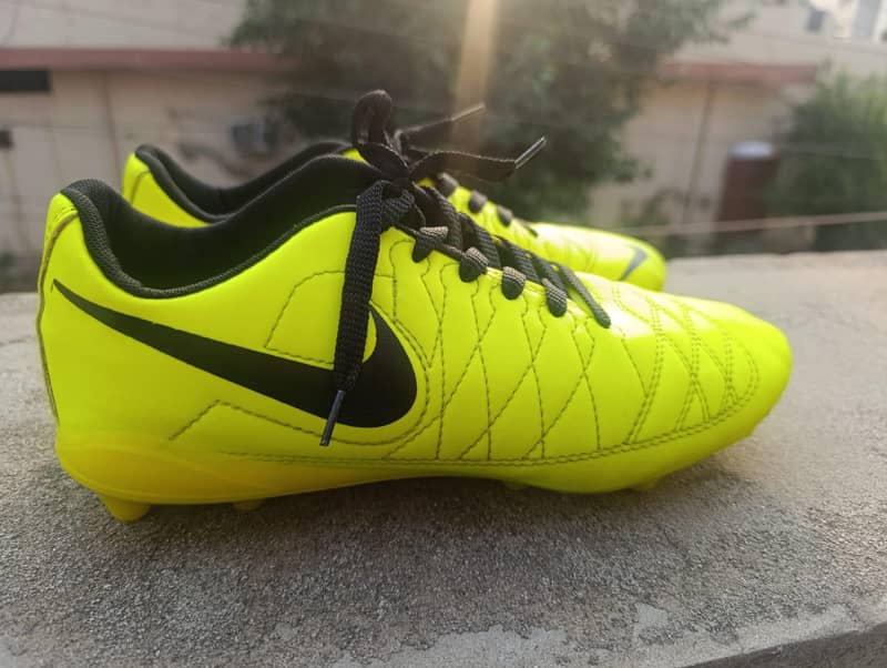 Nike studs Replica. 1