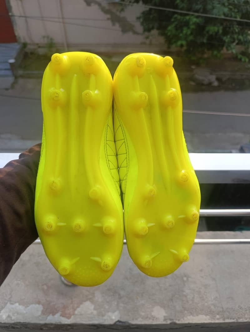Nike studs Replica. 2