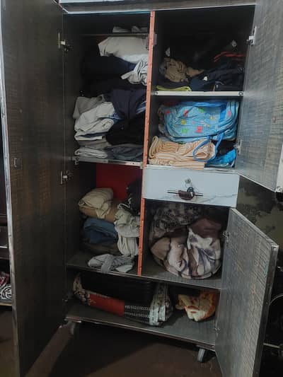 wardrobe 2.8×5feet