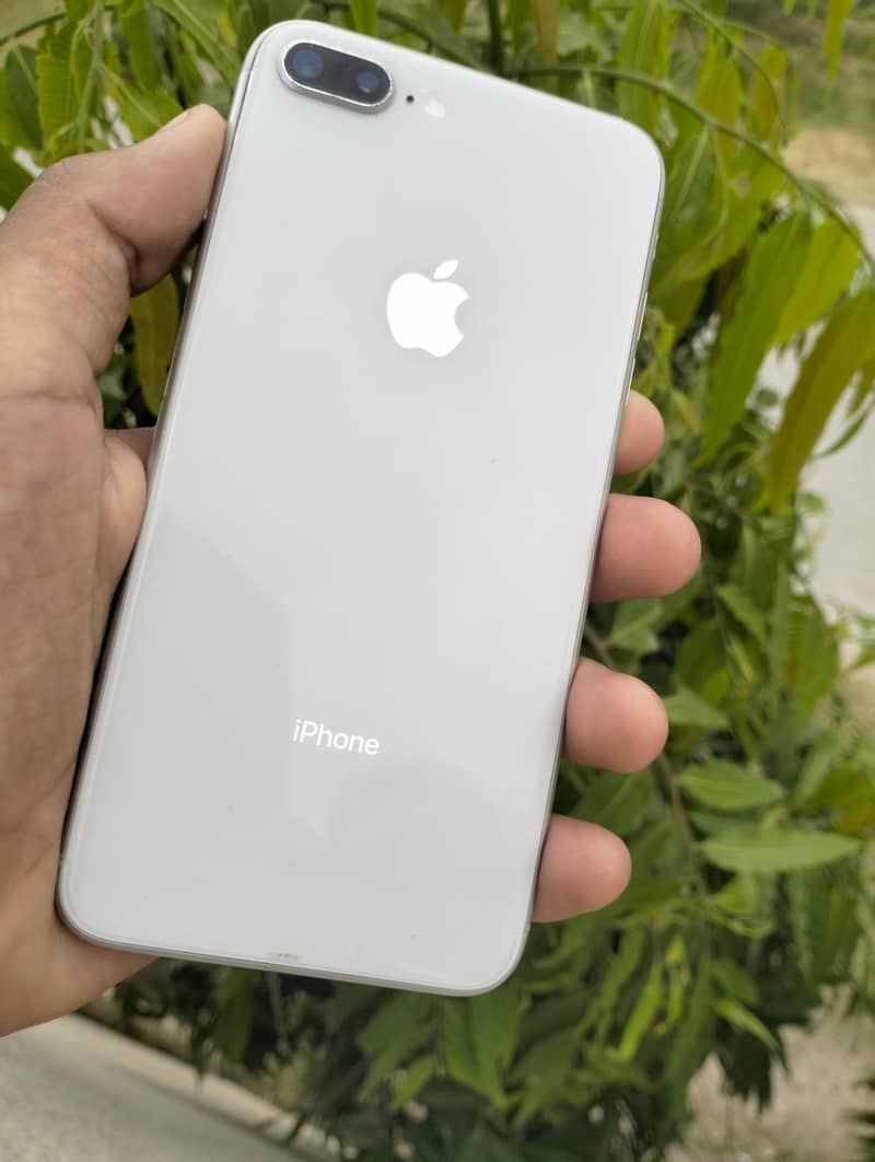 Apple iPhone 8 Plus 1