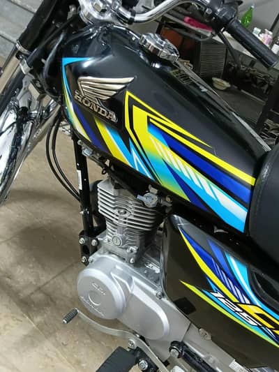 brand new lush condition honda  125 contact at 0/3/2/9/6/6/4/5/0/5/7