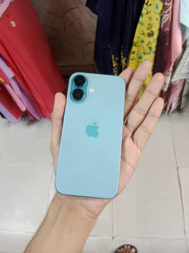 Apple iPhone 16 3