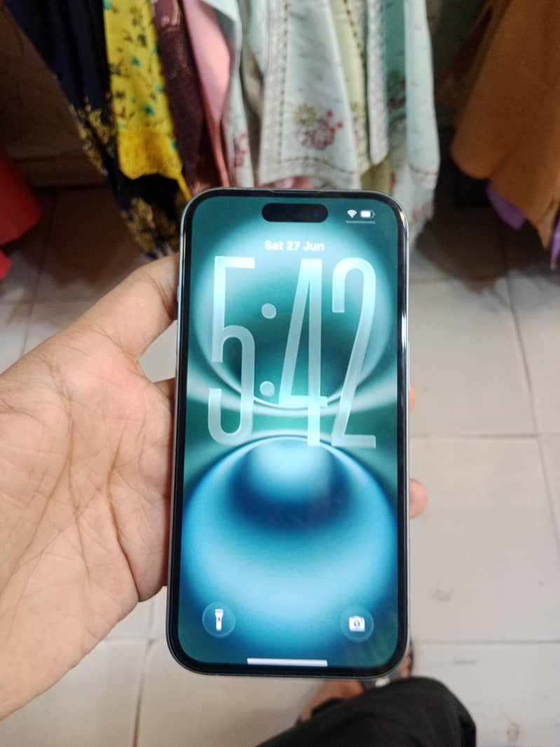 Apple iPhone 16 4