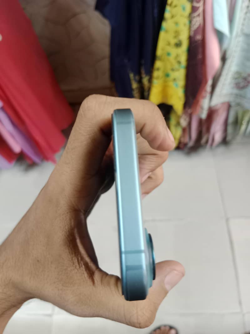 Apple iPhone 16 5