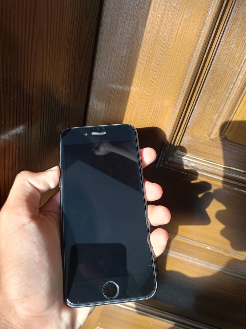 Apple iPhone 8 1