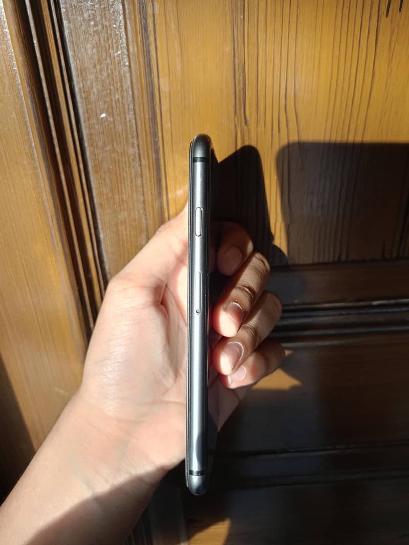 Apple iPhone 8 3