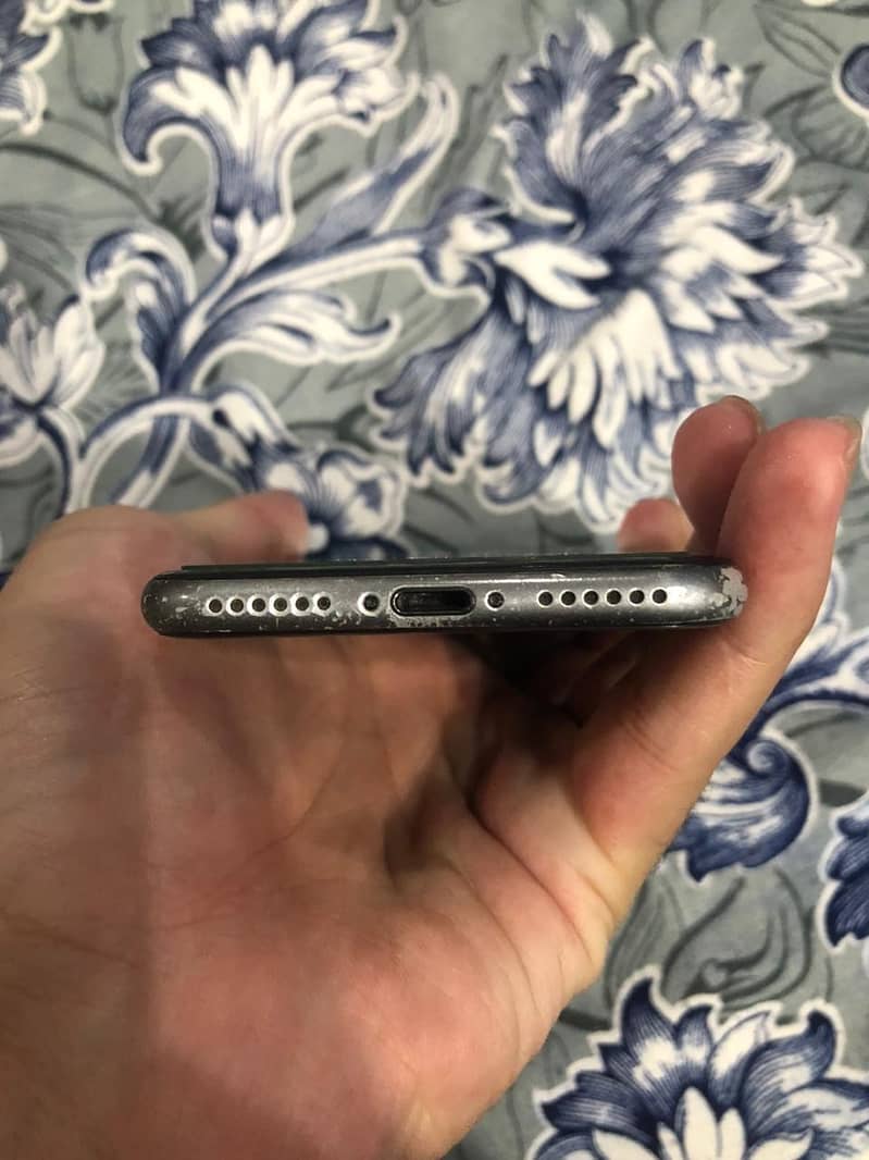 Apple iPhone 8 3