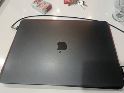 Macbook m3 16 inch 18/512
