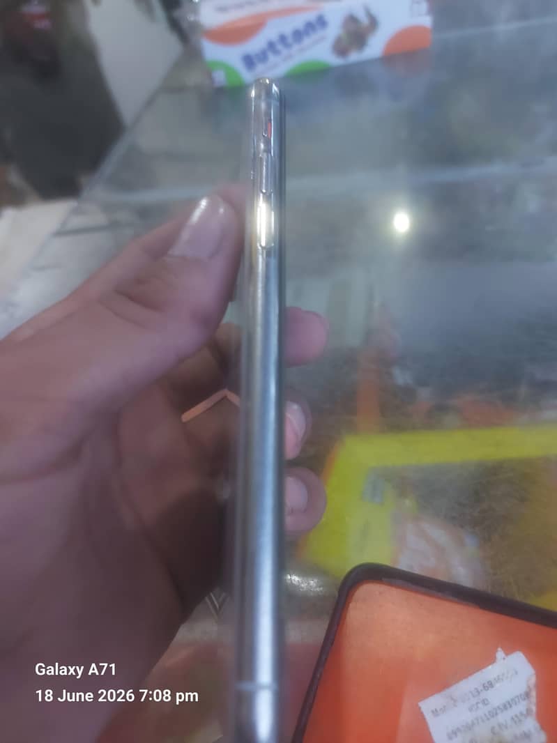 Apple iPhone X 4