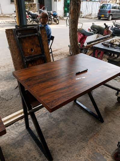 computer table / workstation / laptop table / study table