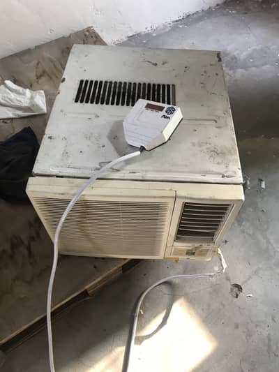 Kelvinator 7000 BTU Window AC – Kam Bijli Kharch – Achi Condition 0.75