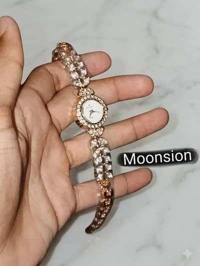 Ladies Watch ⌚