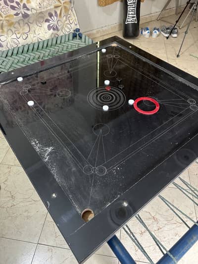 Carrom board