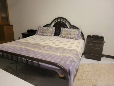 Bed with 2 side tables and mattress