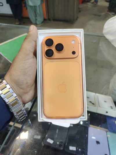 Apple iPhone 17 Pro with Box Outclassed condition 100% Battery