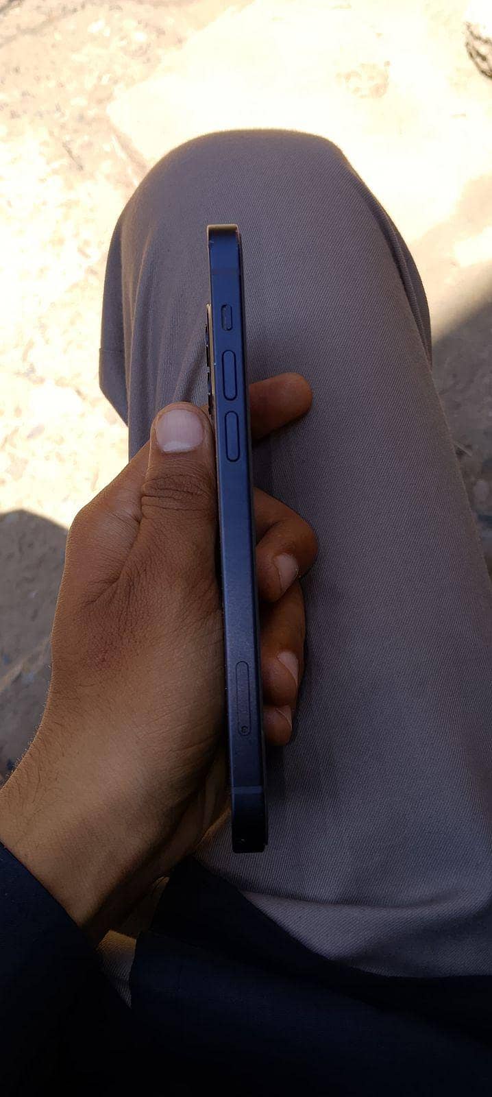 Apple iPhone 12 sim time 1