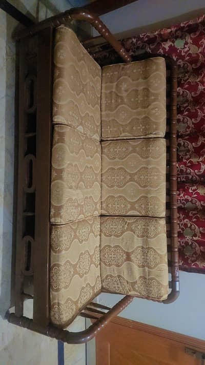 5 seater wooden sofa with cushions