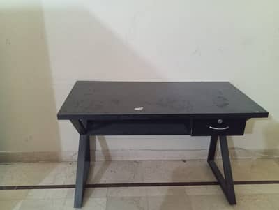 Simple computer table