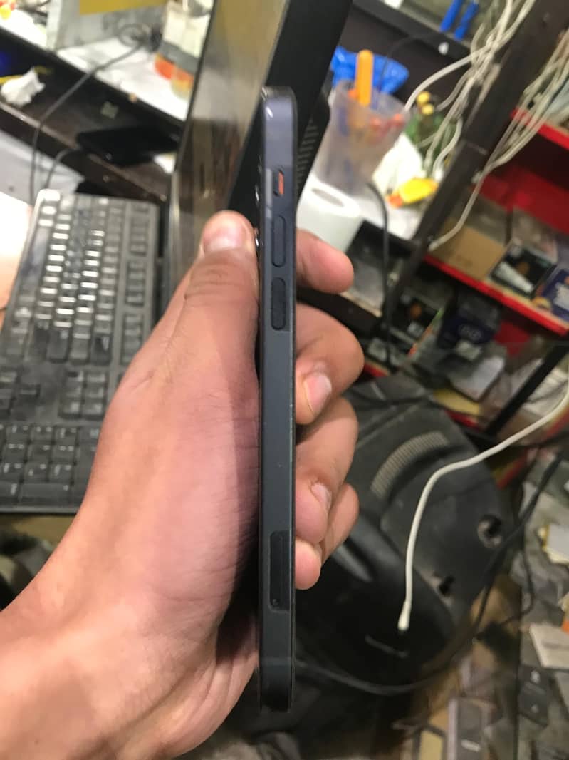 Apple iPhone 12 3