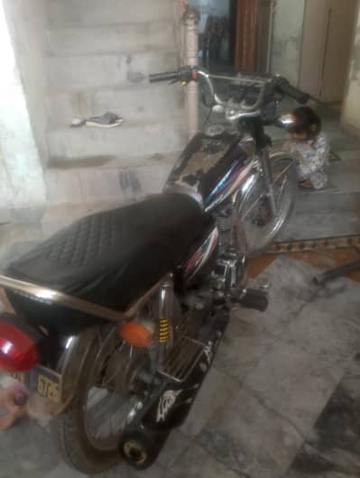 Honda 125 motorcycle 10by 10 condition