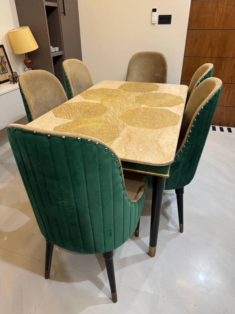 06 seater Dining table set (Almost new) 0