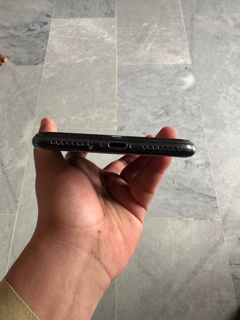 Apple iPhone 7 Plus 2