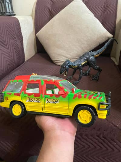 Jurassic park Car with Indoraptor