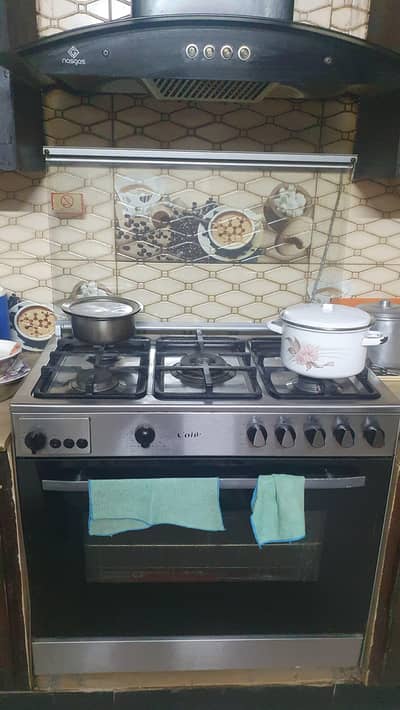 5 stoves and gas oven, fully working condition.
