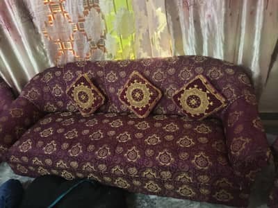 5 seter sofa set in goood condition.