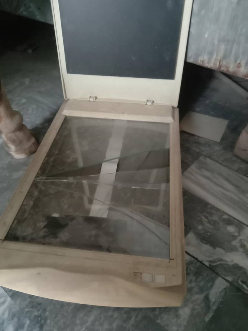 Old flatbed scanner 0