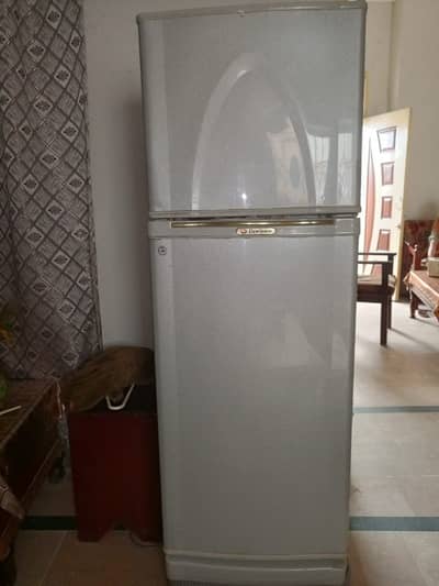 Dawlance fridge medium size. . 9/10 condition