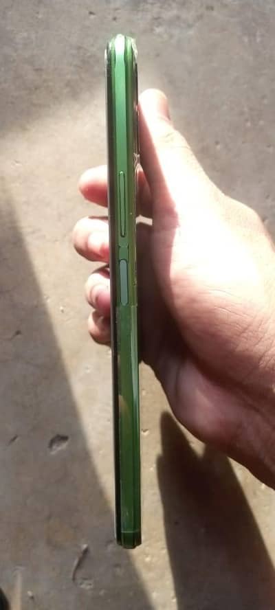 Infinix Hot 12 blue colour ki lakiren patali si