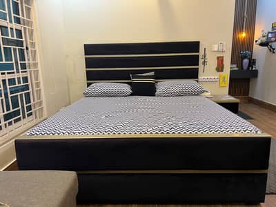 King Sized Bed with 2 Side Tables