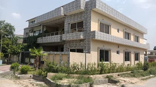 C Block Corner House 35x80 For Rent