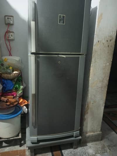 dawlance fridge urgent for sale