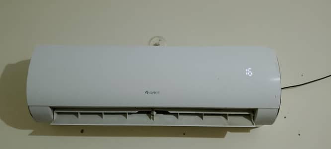 im selling gree DC inverter 1 ton