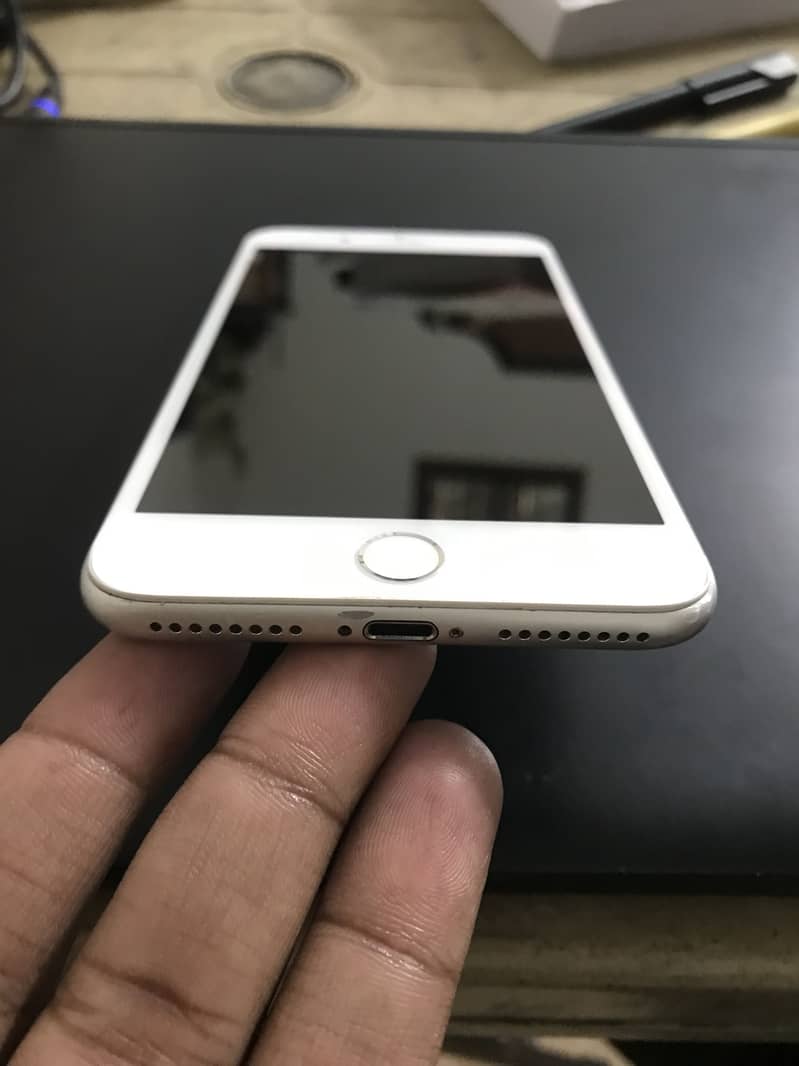 Apple iPhone 7 Plus 6